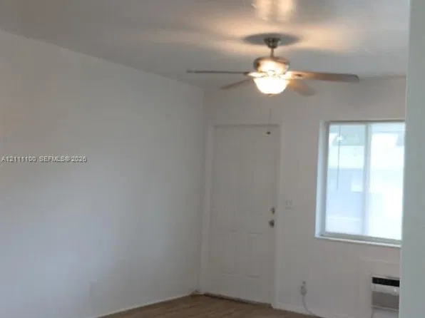 325 SE 2nd St #4, Hallandale, FL 33009
