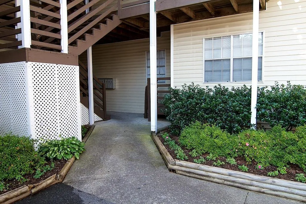 Christine Court — Photo 3