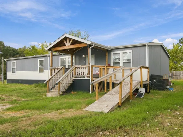 138 Kelly Ct, Azle, TX 76020