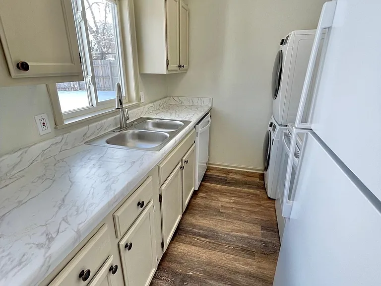 3012 S Glencoe St — Photo 4