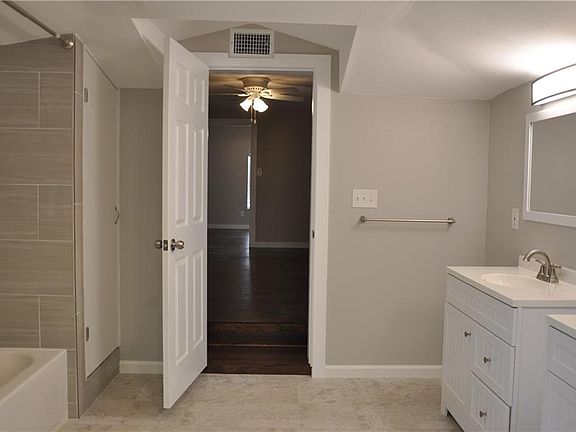 4th image of 2304 Dartmore St