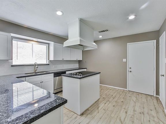 4th image of 1627 Bradney Dr