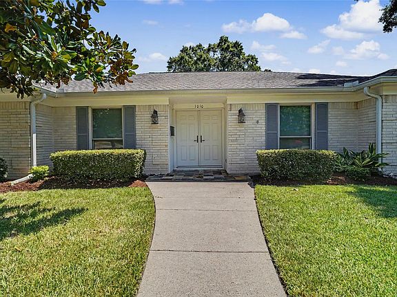 4th image of 1010 Beachcomber Ln