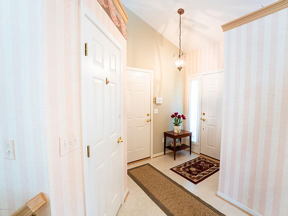 2nd image of 5885 Vienna Way #125