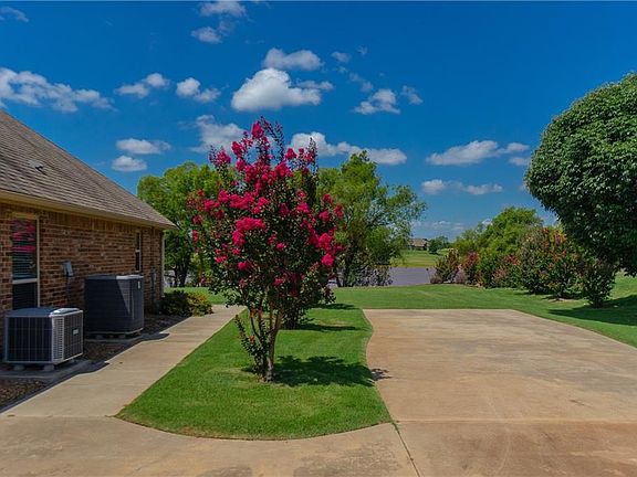 3rd image of 2700 Long Lake Pl