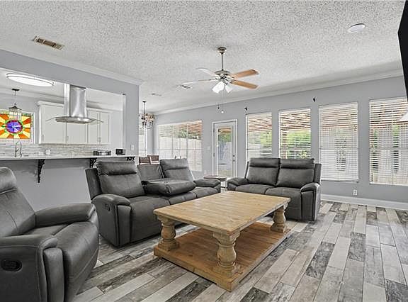 2nd image of 101 Woodridge Blvd