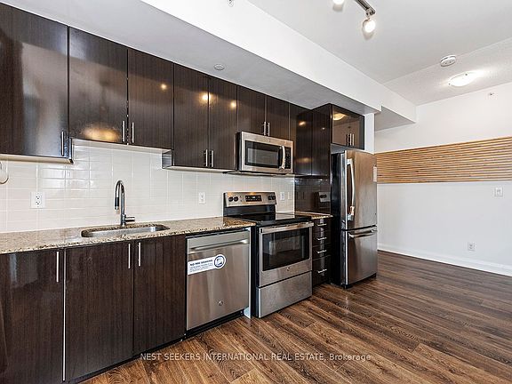 2nd image of 7165 Yonge St #733
