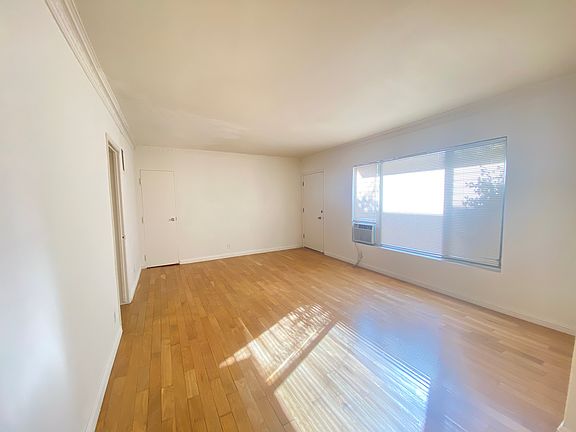 3rd image of 1338 N Vista St APT 8