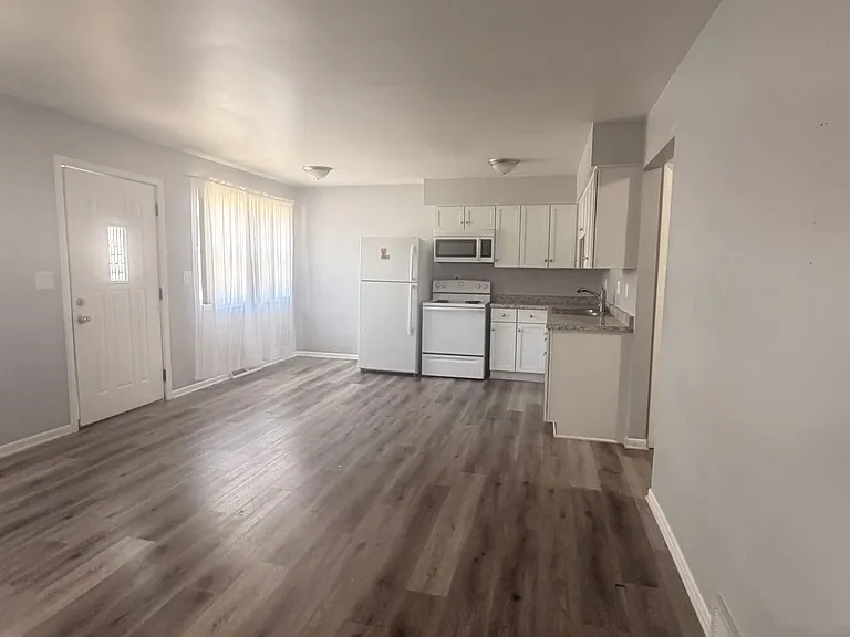 108 Tara Ct — Photo 2