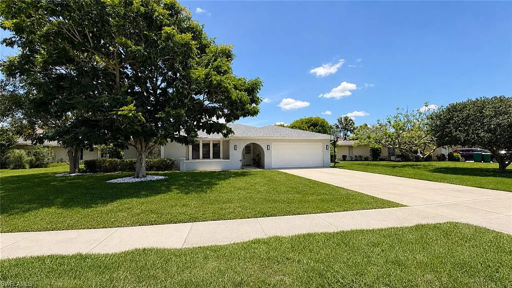 3 bed, 2.0 bath, 2218 sqft, $4,500 — Photo 2