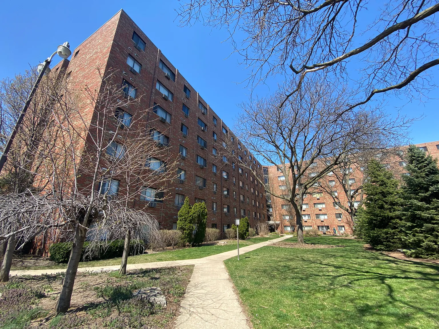 1 bed, 840 sqft, $1,680 — Photo 1