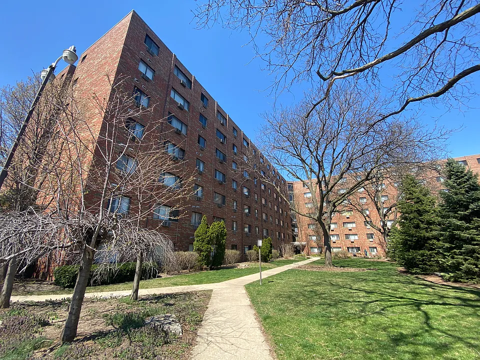 8528 W Catherine Ave #603