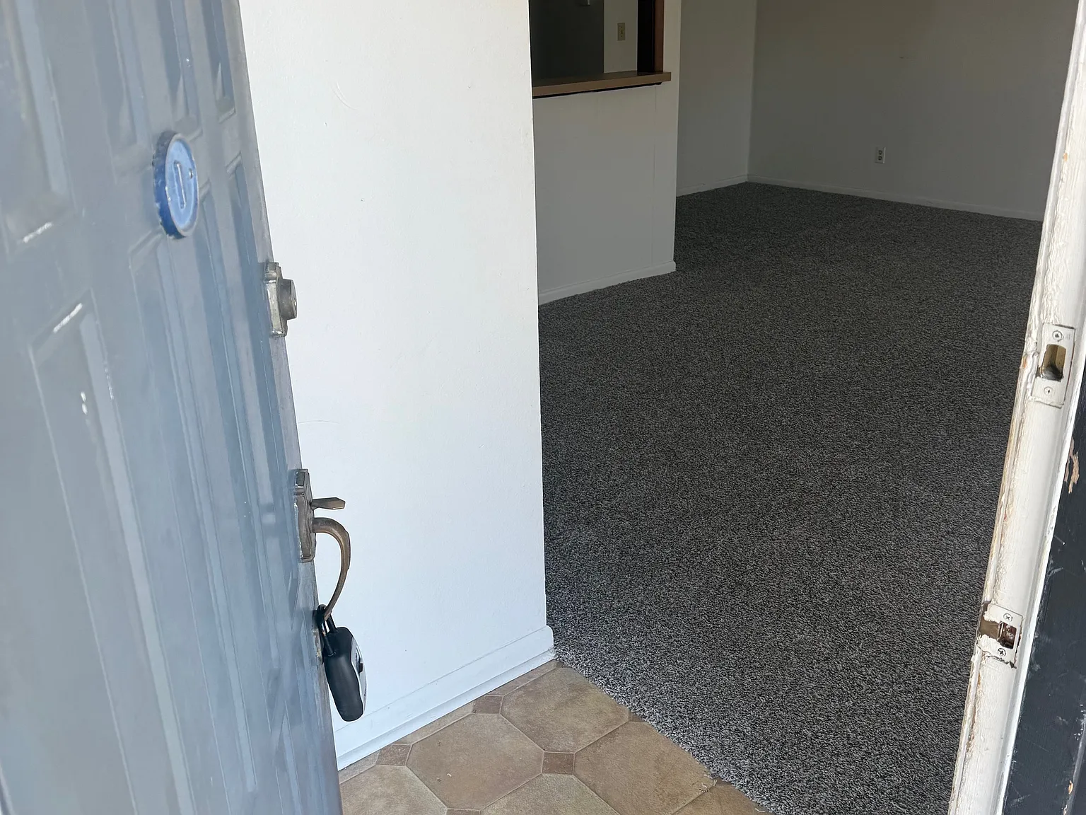 1bd/1bath upstairs unit available for immediate move in! — Photo 2