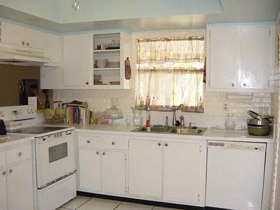 4th image of 8212 NW 74th Ter