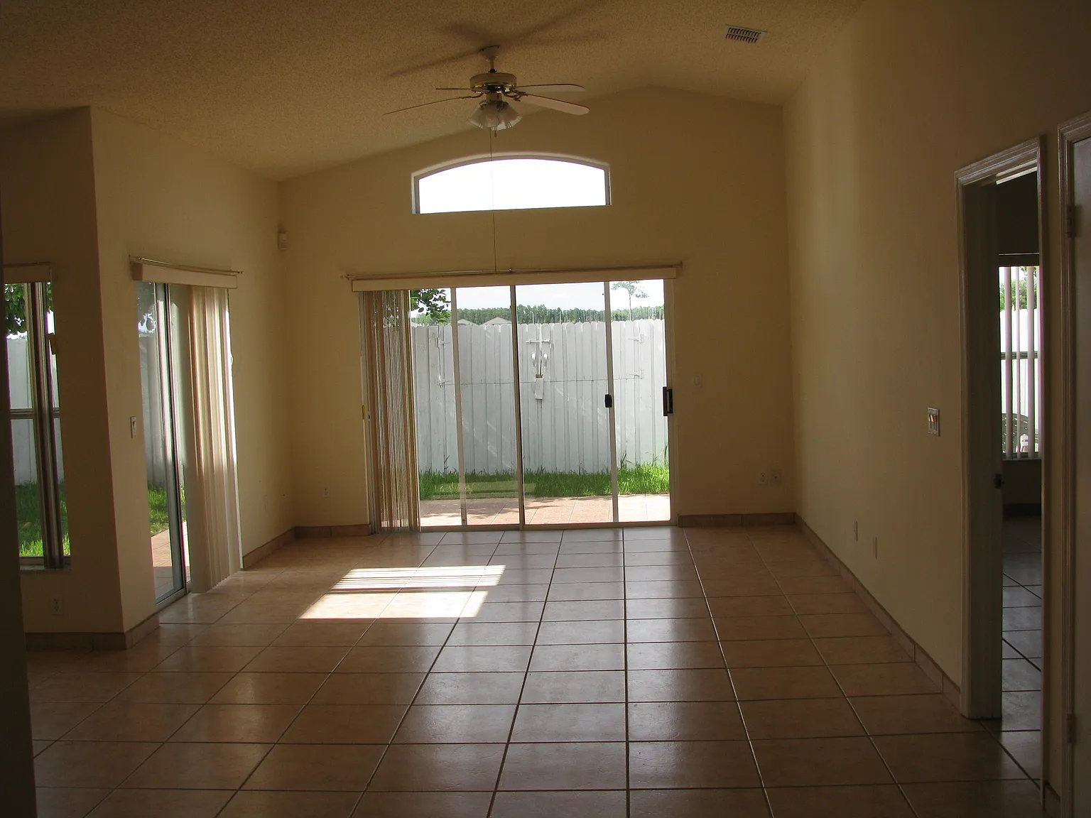 3 bed, 1392 sqft, $1,700 — Photo 3