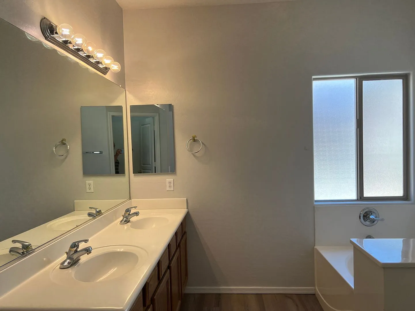 4 beds, 2.5 baths, 1,741 sqft — Photo 3