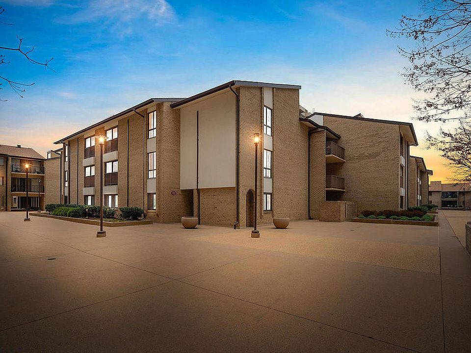 1st image of 102 Monroe St APT 101