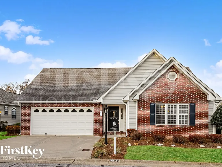 220 Sugarcane Ln — Photo 1