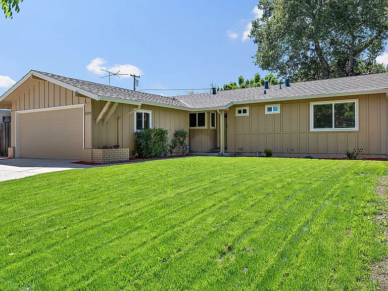 1529 Elmar Way — Photo 2