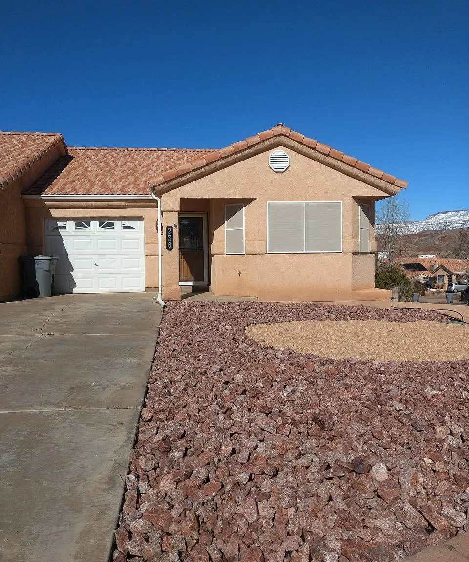 2 Bedroom/2 Bathroom Townhome with Garage — Photo 1