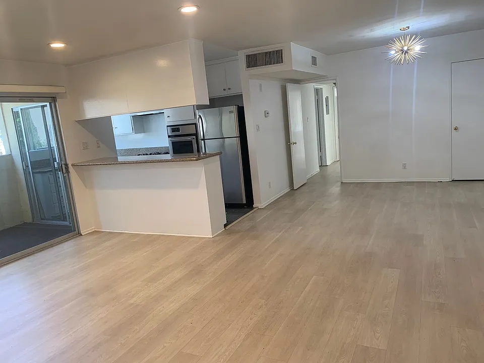 151 Almont