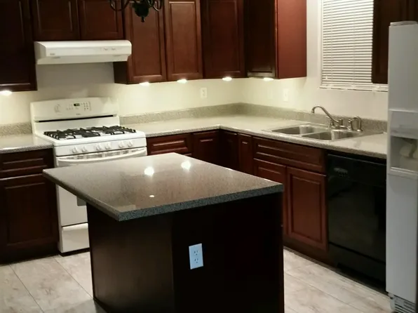 17 Elm St #2, Cortland, NY 13045