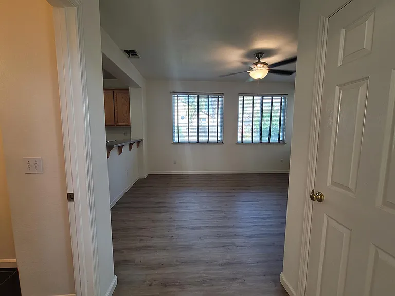 415 Zinnia Ct — Photo 7