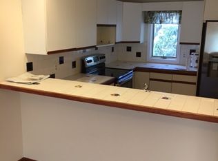 202 Dusky Ln, Suffield, CT 06078