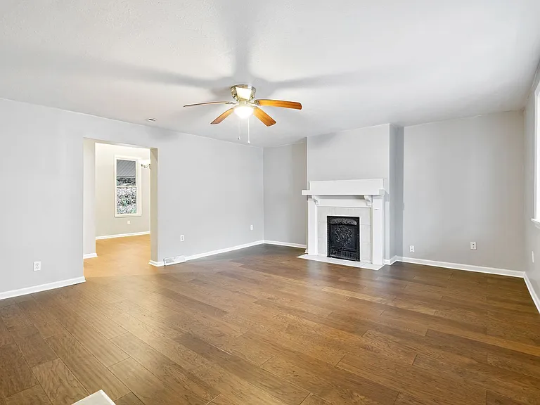 410 Lorenz Ave — Photo 1