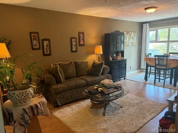 2527 Quadra St #307, Victoria, BC V8T 4E1