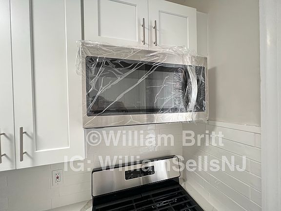 5th image of 125 Corbin Ave #202