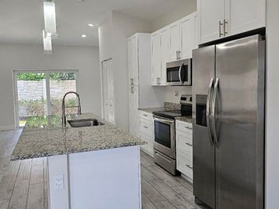 3rd image of 1558 W 26th Ct