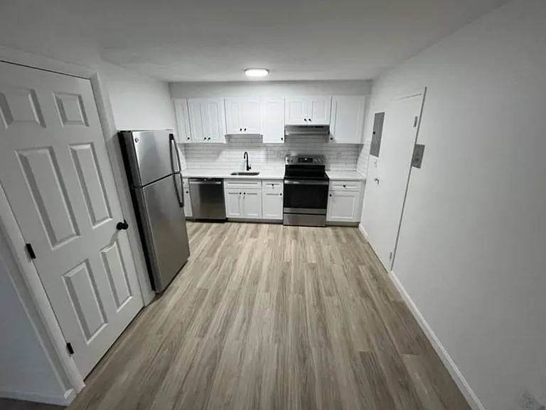31 Vine Street — Photo 13