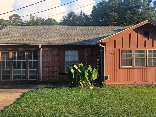 713 11th St, Pleasant Grove, AL 35127