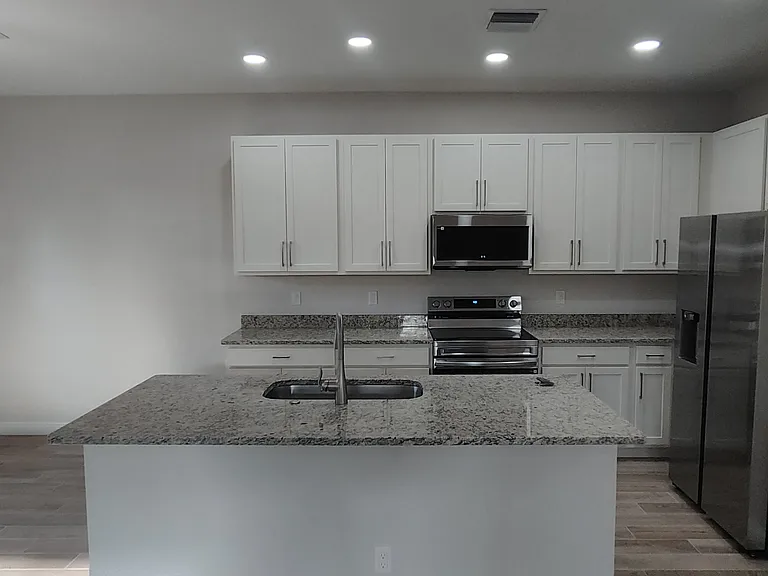 991 Waters Edge Dr — Photo 10