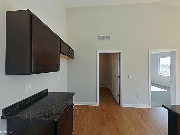 4th image of 1424 Lincoln St