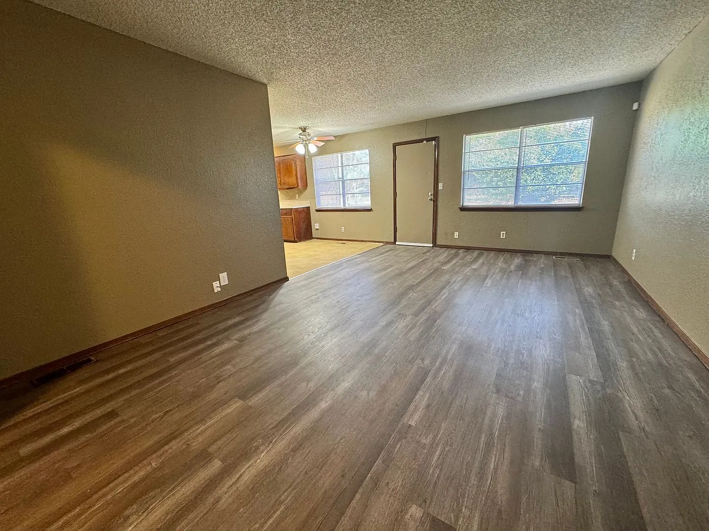 Adorable 3 bedroom 1.5 bathroom located in Tulsa Ok — Photo 2