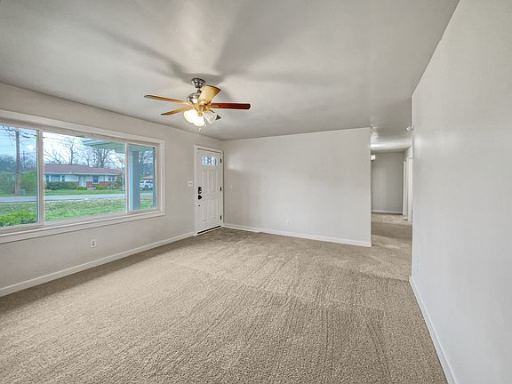 3rd image of 1019 Meadowview Dr