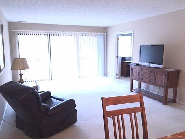1st image of 3285 Southdale Dr
