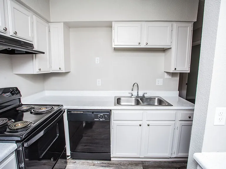 Saddlewood Apartments — Photo 30