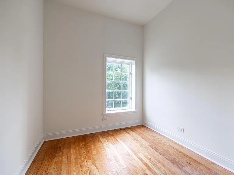 3109 N Harding Ave #1 — Photo 2
