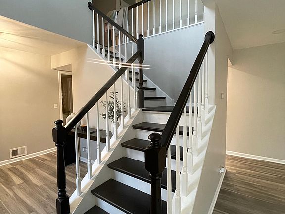 3rd image of 740 Edelweiss Dr