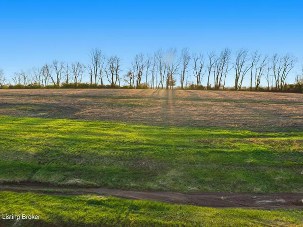 102 N Stallard Dr, Shelbyville, KY 40065