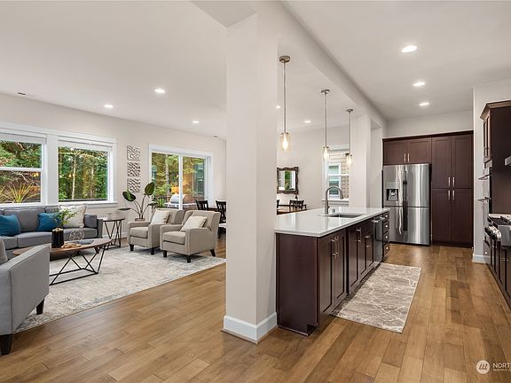 3rd image of 435 5th Avenue NE