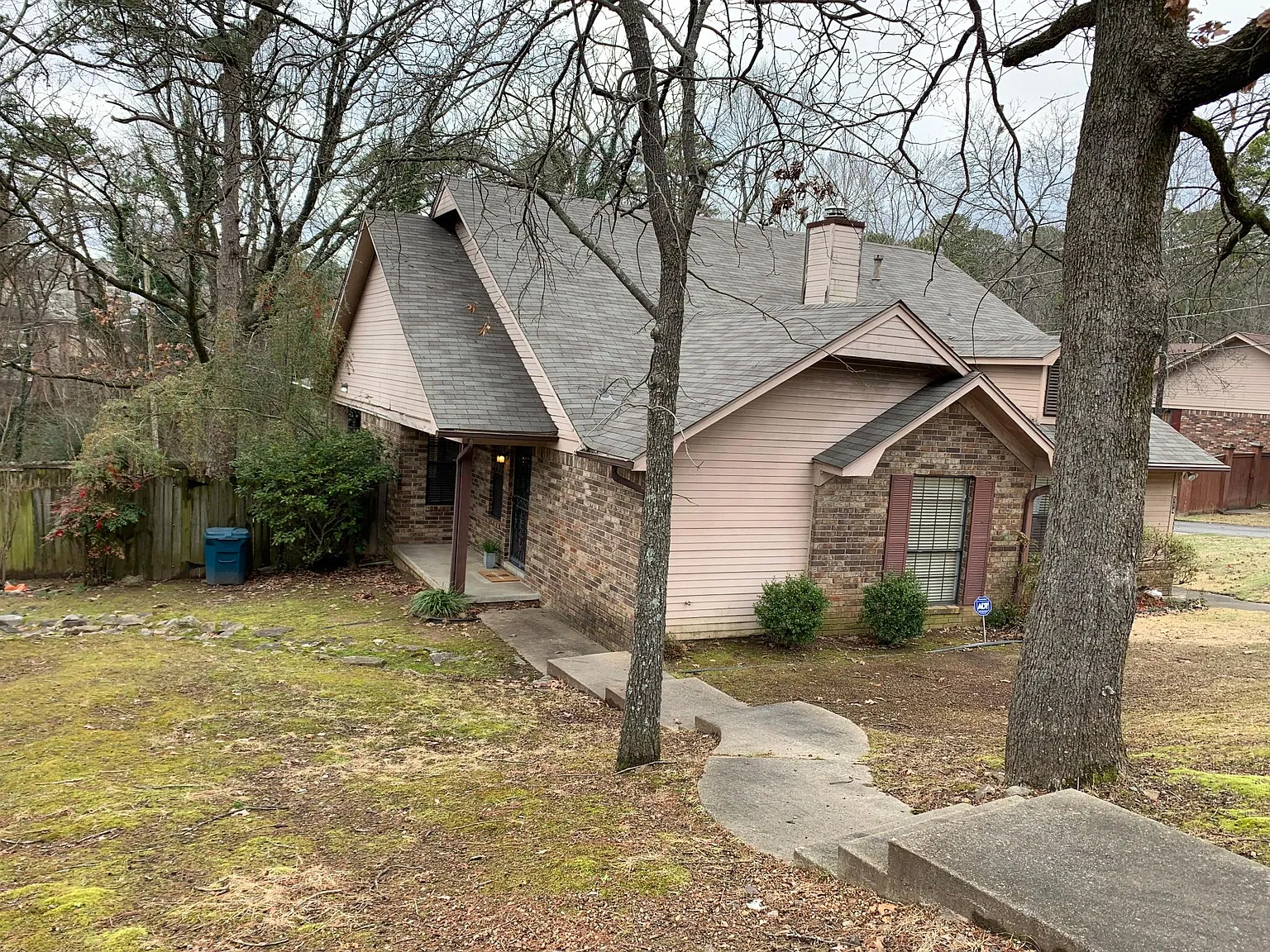 3 bed, 1400 sqft, $1,600 — Photo 1