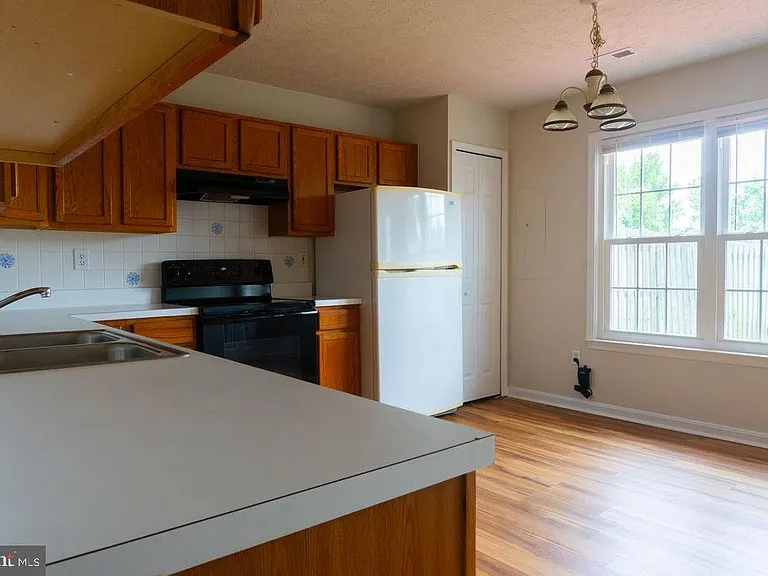 9836 Plaza View Way — Photo 5
