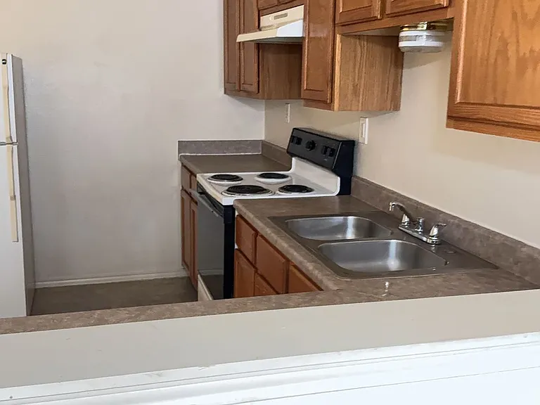 3310 Barcelona Dr #D — Photo 3