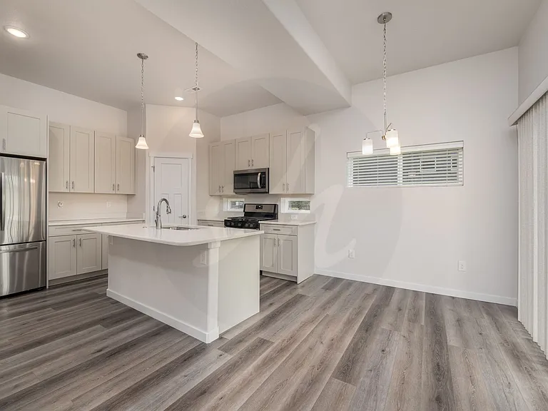 5747 Villa Lorenzo Dr — Photo 7