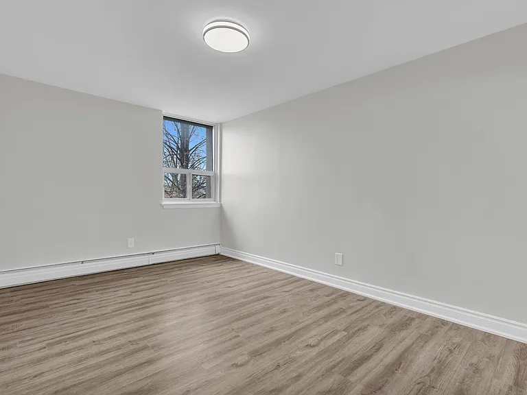3189 King St E — Photo 34