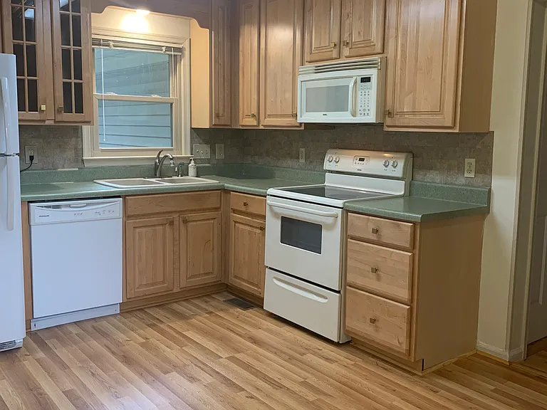 2412 Quaker Landing Rd — Photo 14